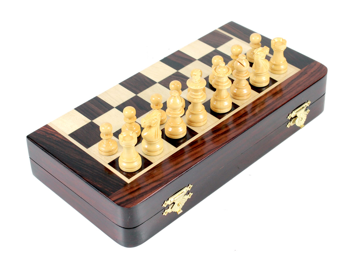 2 extra Queens provided with this set. Total 34 Chess Pieces.
